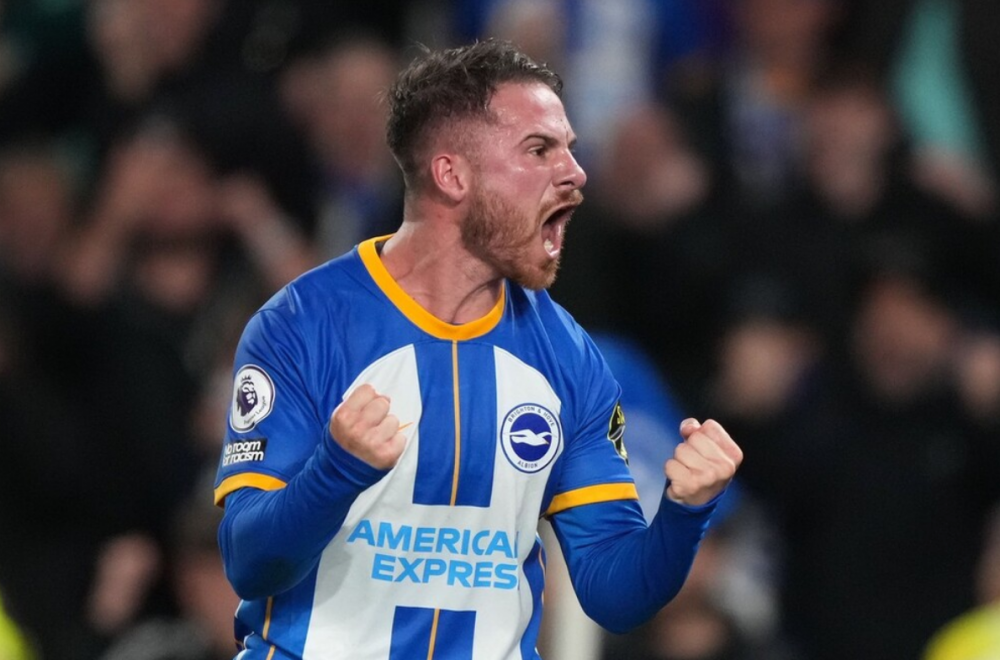  曼联争议红牌引热议，B费染红离场球队惨遭绝杀  