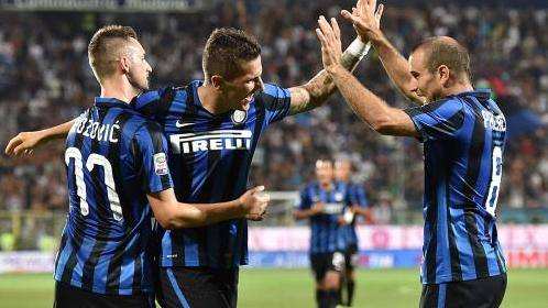  国际米兰主场完胜那不勒斯，领跑意甲积分榜榜首位置