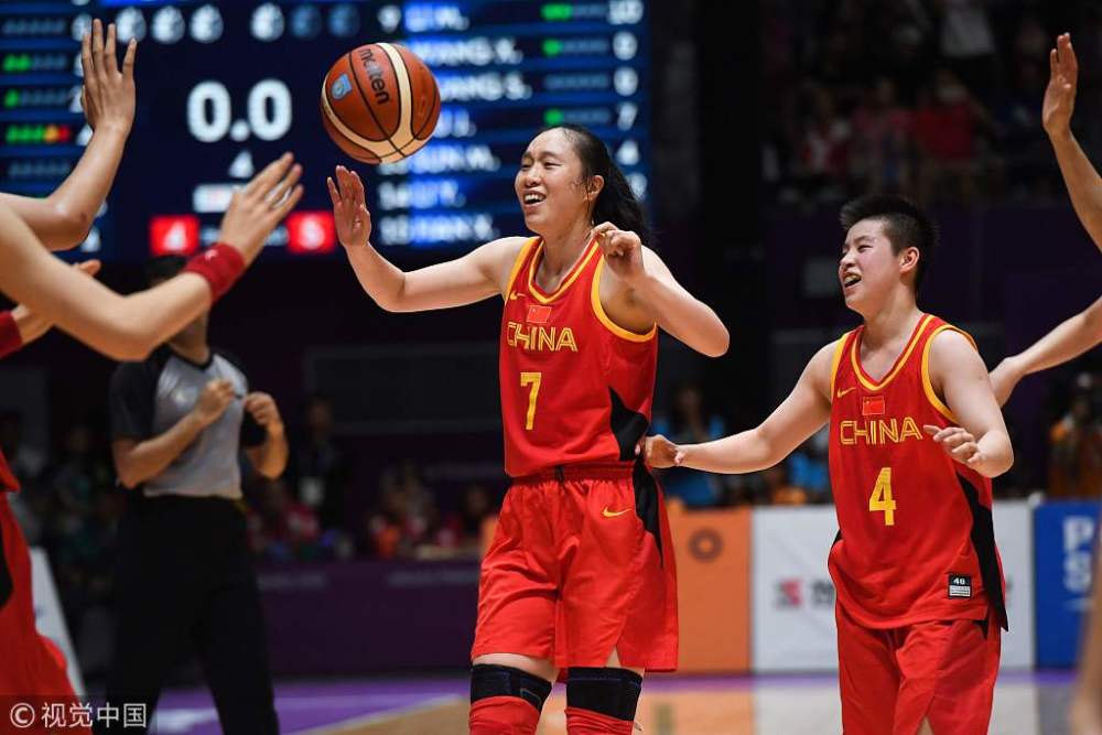  锡安威廉森隔扣震撼全场，鹈鹕新星闪耀带队击败快船