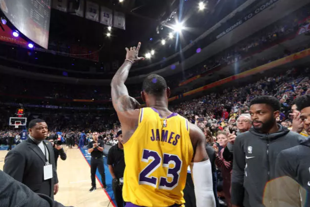  詹姆斯里程碑之夜湖人逆转国王终结两连败  